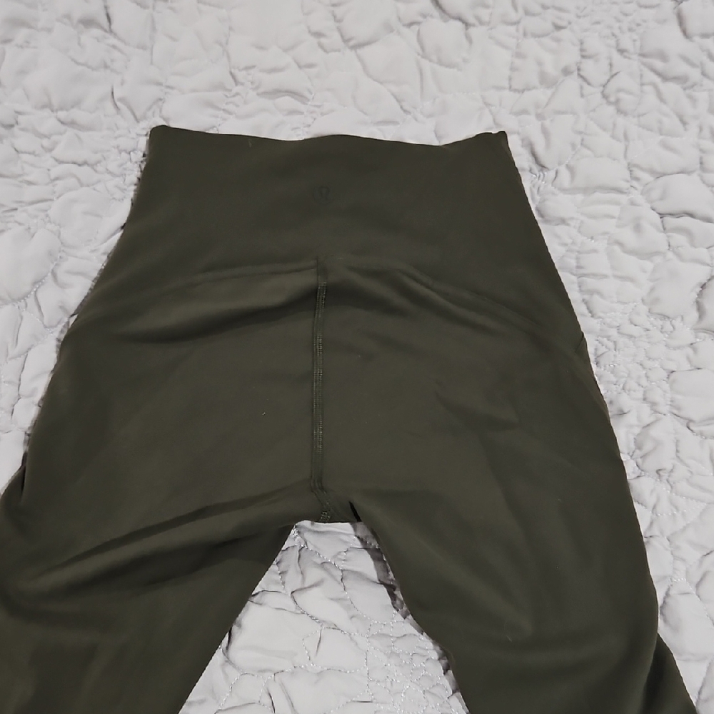 Lululemon Dark Green Leggings 25"